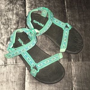 Little girls Velcro strap sandals